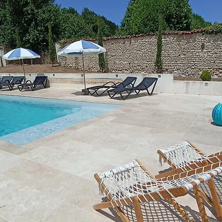 De Charme Dans Ancienne Seigneurie בית נופש Le Pin-Saint-Denis